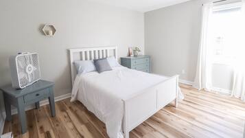 3 bedrooms, desk, iron/ironing board, travel crib