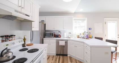 Cleanest place to lay your head-Relax and Recharge @ The Break-Away!