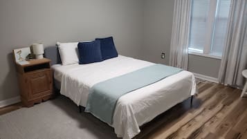 3 Schlafzimmer, Schreibtisch, Bügeleisen/Bügelbrett, Reisekinderbett