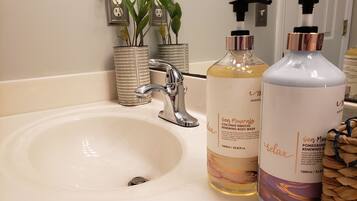 Combined shower/tub, hair dryer, towels, soap
