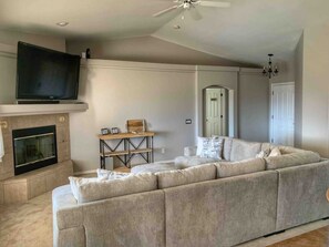 智能电视、壁炉