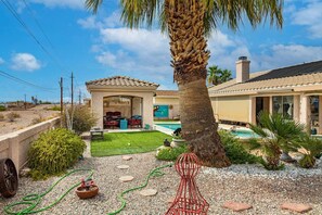 Terrace/patio - Lake Escape - Pool, Spa, Lake View, Pet Friendly (Lake Havasu City)