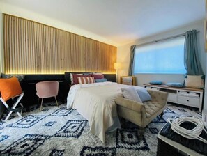 3 bedrooms, desk, free WiFi, bed sheets
