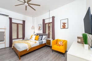 2 soveværelser, skrivebord, strygejern/strygebræt, weekendseng