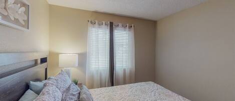 4 makuuhuonetta, työpöytä, silitysrauta/-lauta, Wi-Fi