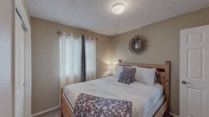 4 bedrooms, desk, iron/ironing board, free WiFi