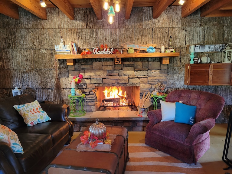 Saunders Cabin Wifi. Creek W/fire Pit, Cornhole, Ax Board, Horseshoes. Big Field - Morganton, NC