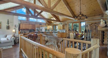 FAMILY FRIENDLY Private Log Home Retreat, 5 acre w/tramp, views, TENNIS/PB use