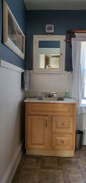 Suihku, pyyhkeet, vessapaperi