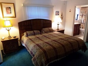 2 bedrooms, iron/ironing board, free WiFi, bed sheets - Private home with rear fenced in yard with pool (Venice)