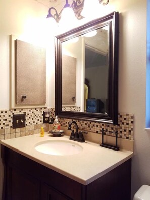 Combined shower/bathtub, hair dryer, towels - Private home with rear fenced in yard with pool (Venice)