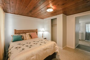 2 sovrum, skrivbord, ljudisolering och strykjärn/strykbräda