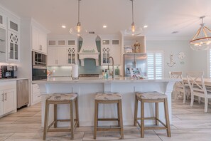 Fridge, oven, stovetop, dishwasher - 12 PM Checkout |Steps to Beach | Close 2 Big Store (Crystal Beach)