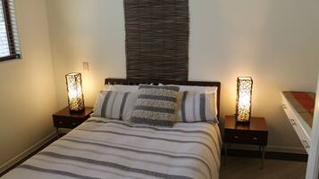 5 bedrooms, iron/ironing board, free WiFi, bed sheets