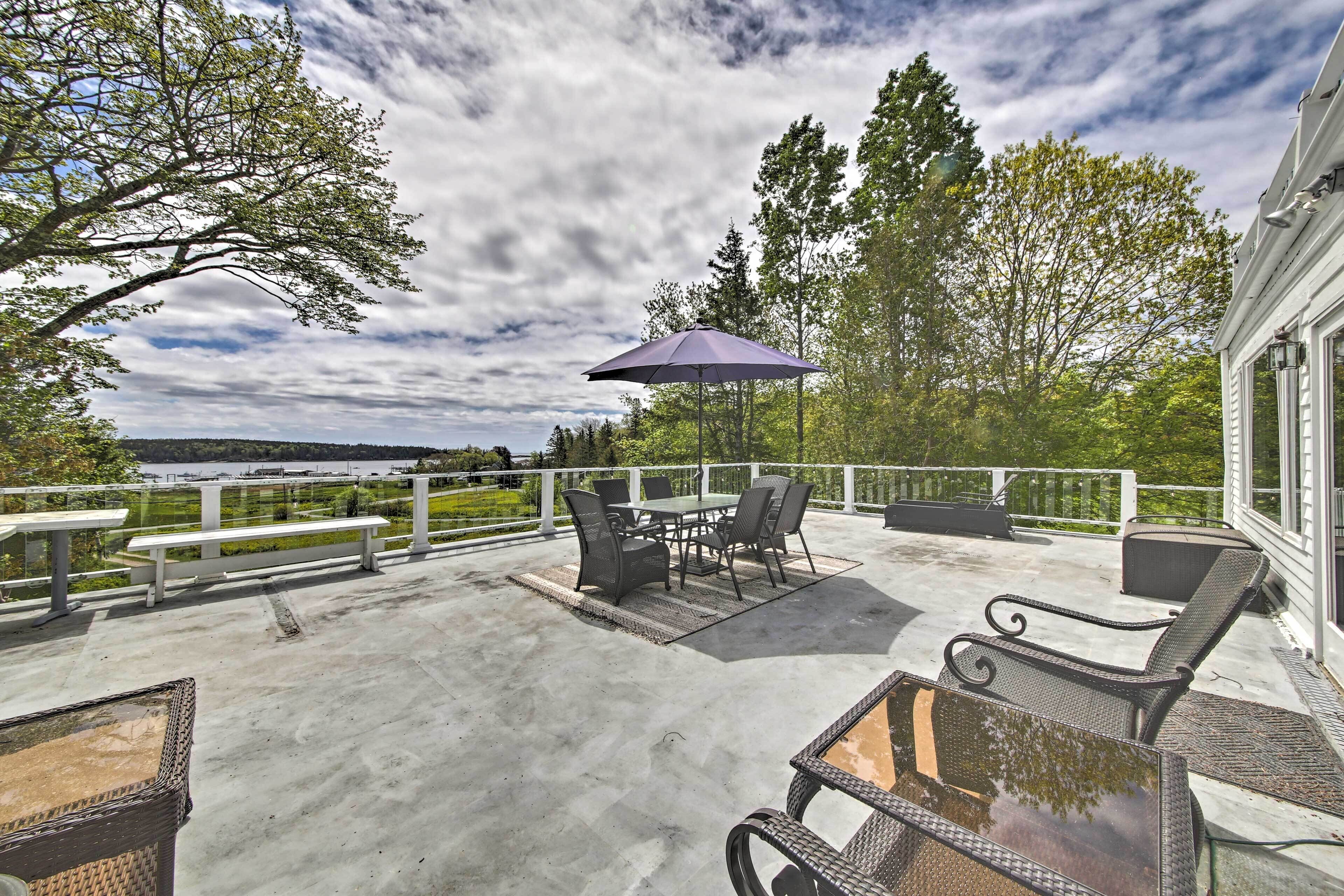 Owls Head Getaway: Private Decks w/ Ocean View!