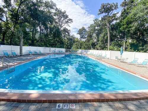 Cozy and Secluded 2BR / 2BA fully equipped condo just a short walk to the beach 