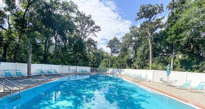 Cozy and Secluded 2BR / 2BA fully equipped condo just a short walk to the beach