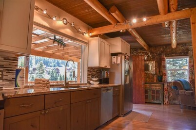 5 bedroom accommodation in Red River