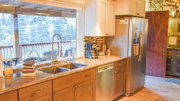 Oven, stovetop, dishwasher, coffee/tea maker