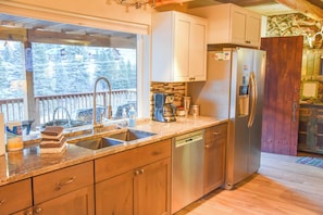 Oven, stovetop, dishwasher, coffee/tea maker - 5 bedroom accommodation in Red River (Red River)