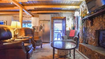 Flat-screen TV, fireplace, DVD player