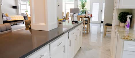 5 bedrooms, iron/ironing board, free WiFi, bed sheets