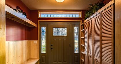 Georgeous Kenai Home nestled in woods