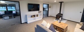 Smart TV, fireplace