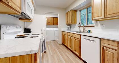 Mountain View Home with High-Speed WiFi, Firepit, Gas Grill, & Washer/Dryer