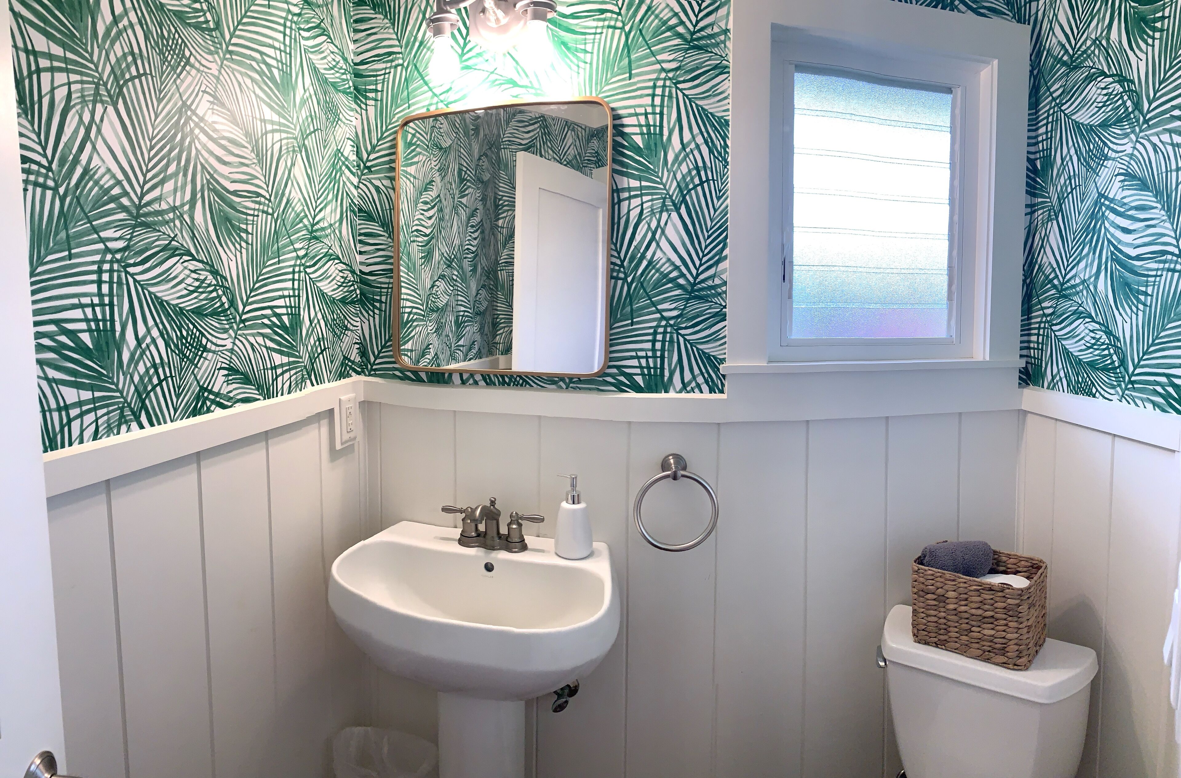 Combined shower/tub, hair dryer, towels, soap