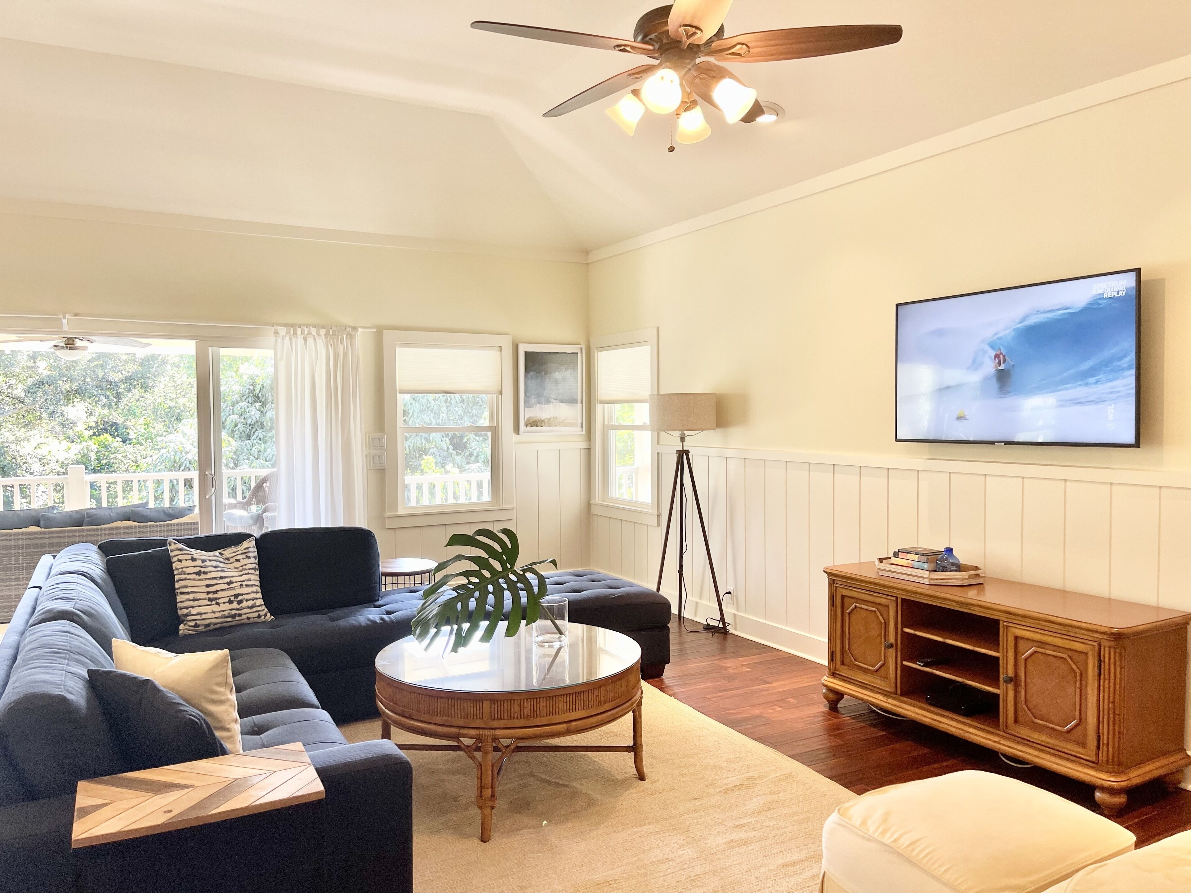 Smart TV, table tennis, books