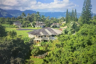 Hale Laniakea ~ 4 BR Modern Island Escape w AC