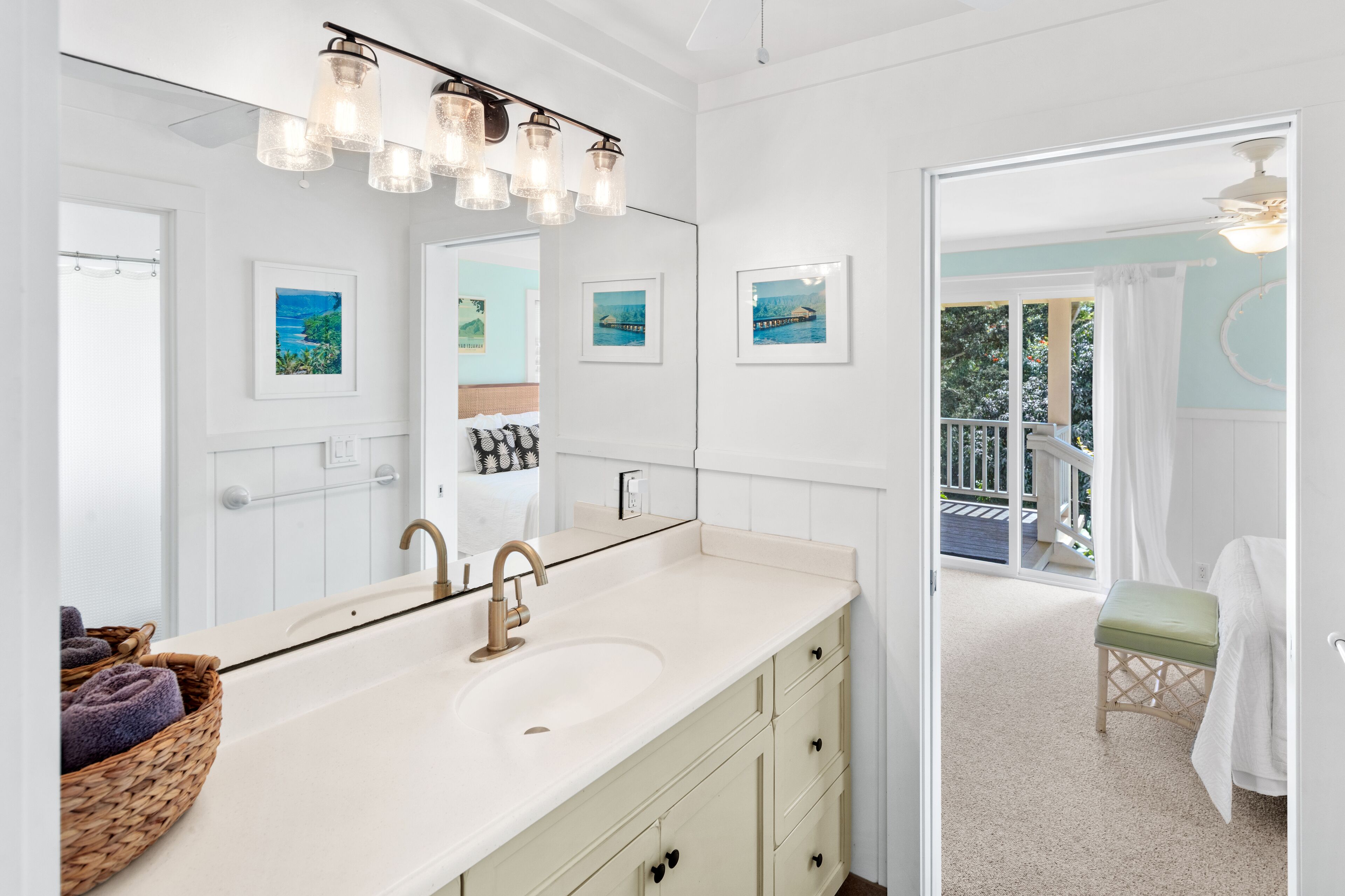 Combined shower/tub, hair dryer, towels, soap