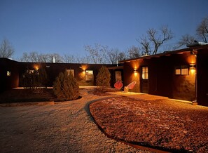 Property grounds - Spacious, Stylish “Niji Suite” @ La Dea (Santa Fe)