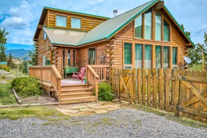Exterior - Rustic Family Getaway W/ Expansive Deck, Full Kitchen, Wood Stove & Washer/Dryer (South Fork)