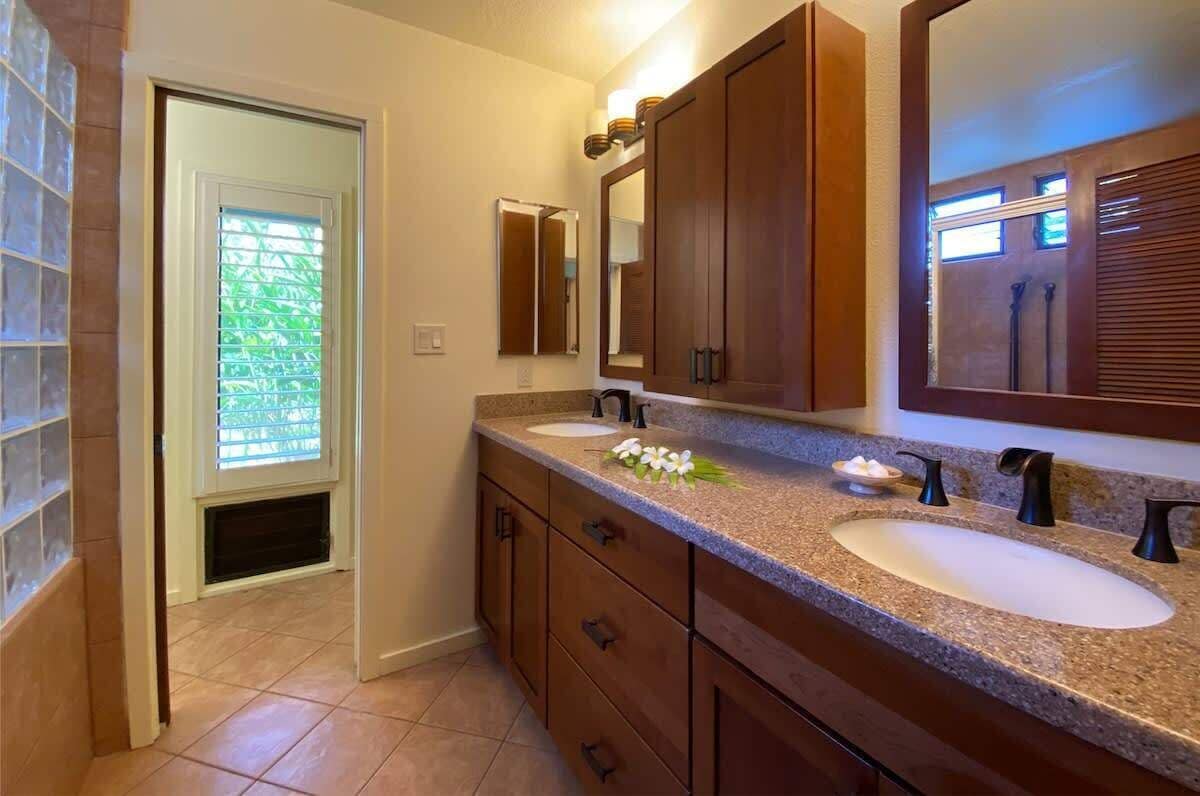 Bathtub, hair dryer, towels