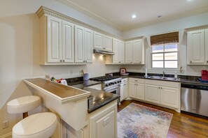 Fridge, microwave, stovetop, dishwasher - Large, Elegant Home < 2 Miles to Ole Miss! (Oxford)