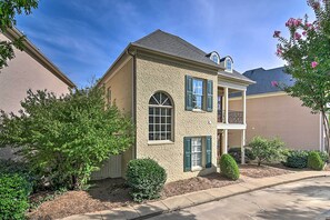 A two-story house with a balcony, a large arched window, and a small porch. - Hector's Hotty Toddy: 2 Mi to Ole Miss (Oxford)