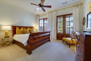 3 bedrooms, iron/ironing board, Internet, bed sheets - Large, Elegant Home < 2 Miles to Ole Miss! (Oxford)