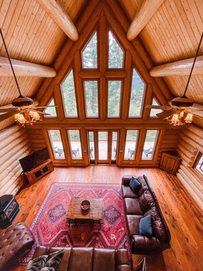 Smart TV, fireplace, books - Ski-In/Out Log Cabin w/ Hot tub and Sauna (Golden)