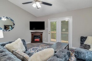 TV, fireplace