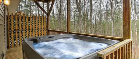 Outdoor spa tub
