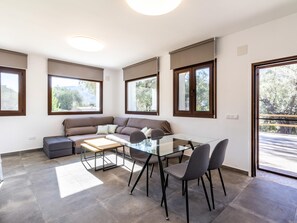 TV, fireplace - Charming farmhouse in the Alpujarra with private pool, garden and wifi (Órgiva)