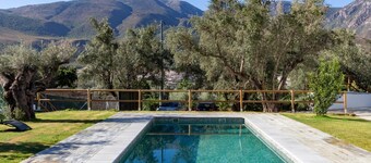 Charming farmhouse in the Alpujarra with private pool, garden and wifi