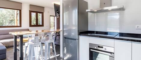 Fridge, microwave, oven, dishwasher