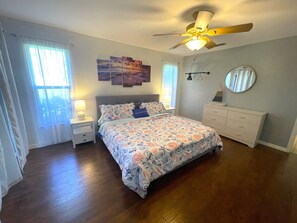 3 habitaciones, tabla de planchar con plancha, wifi y ropa de cama 