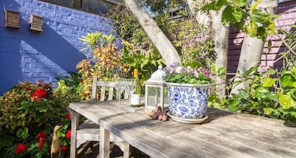 Stylish Studio in Heart of Annandale Village
