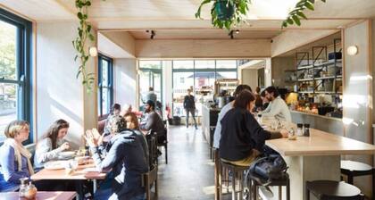 Stylish Studio in Heart of Annandale Village