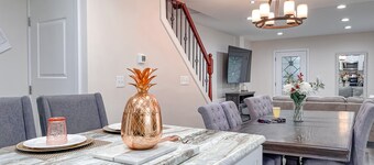 Cheerful & Modern Home w/ a Walkout Deck Area