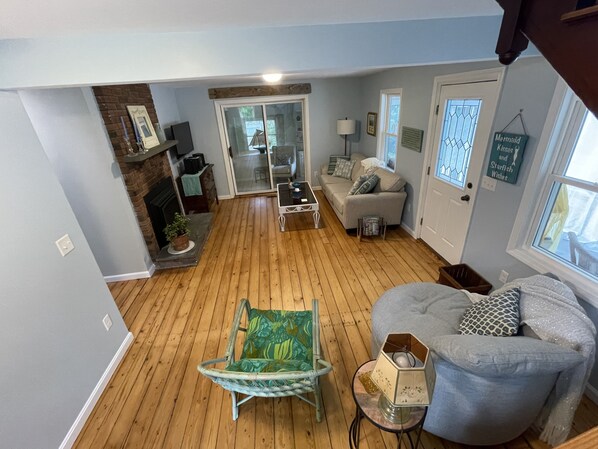 Smart TV, books, music library, stereo